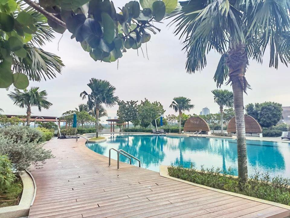 1519 Almas Suites Seaview Sunrise Netflix By Stay Nusajaya  Exterior foto